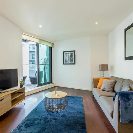 Luxury 1 Bedroom Canary Wharf Apt Couples & Work-Friendly
